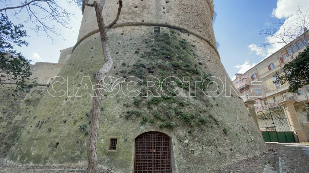 Torre Aiutante – Castello Carlo V – crotone – redazione