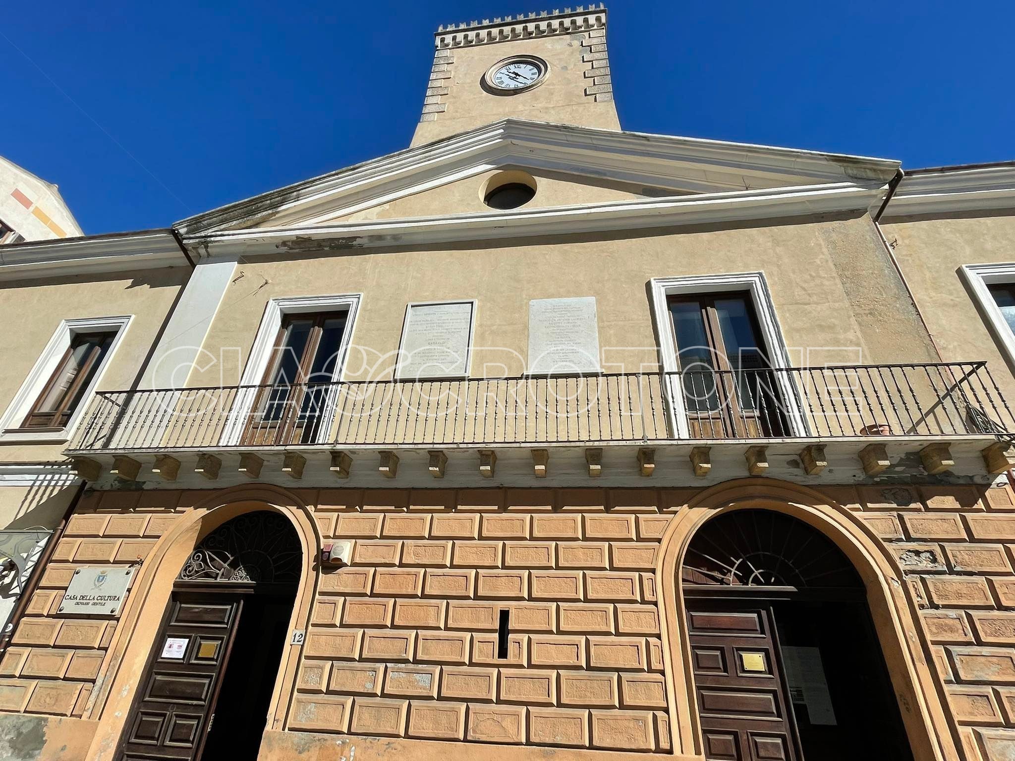 Crotone | La Casa della Cultura, già municipio cittadino