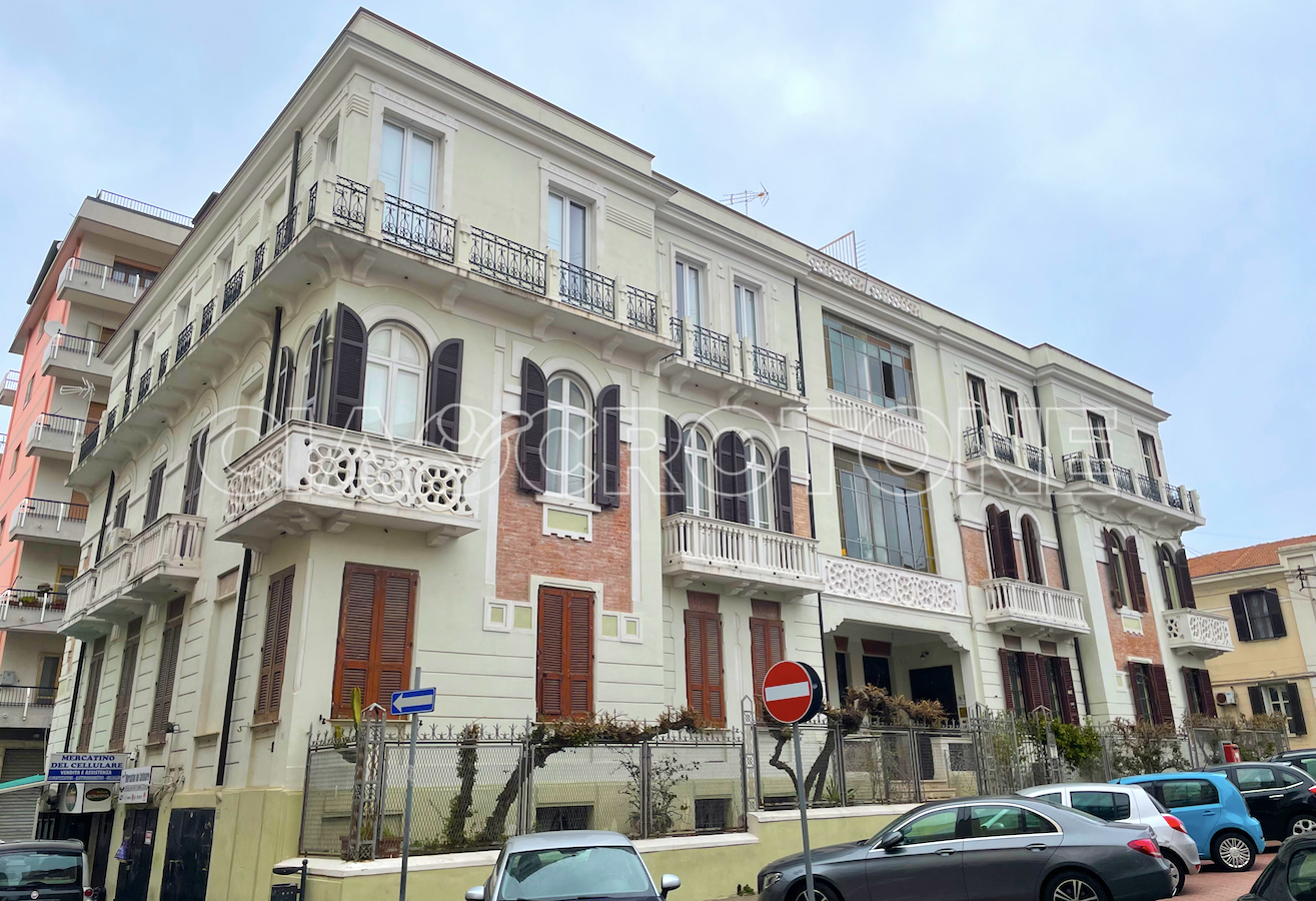 Palazzo Brasacchio, lo stile Liberty nel pieno centro di Crotone