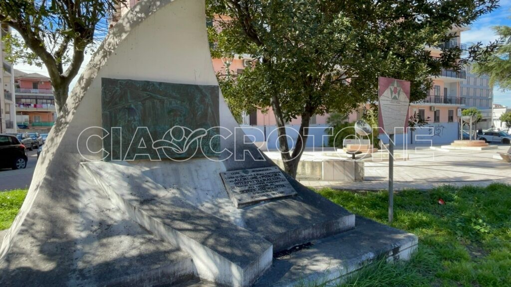 Piazza Delfi – Crotone – Readazione 7.03.2023 (4)